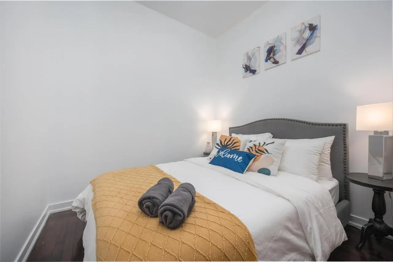 Apartment Downtown Vacation Rentals Toronto